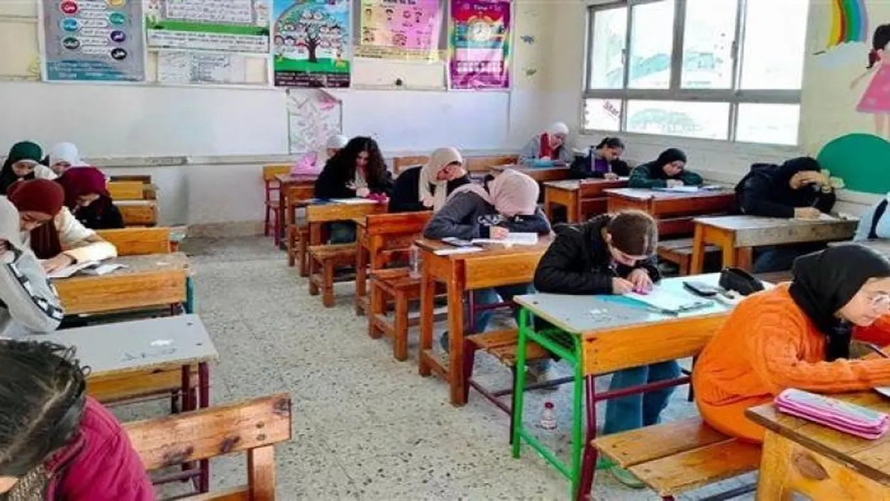 ماراثون امتحانات الشهادة الإعدادية يبدأ في مصر
